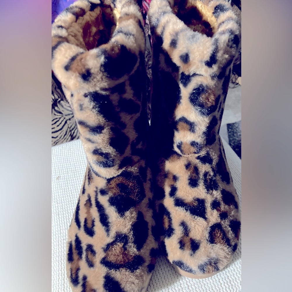 Leopard print fury boots, Bamboo Brand, size 8